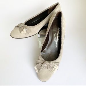 SALVATORE FERRAGAMO Grey Suede Flats Size 6